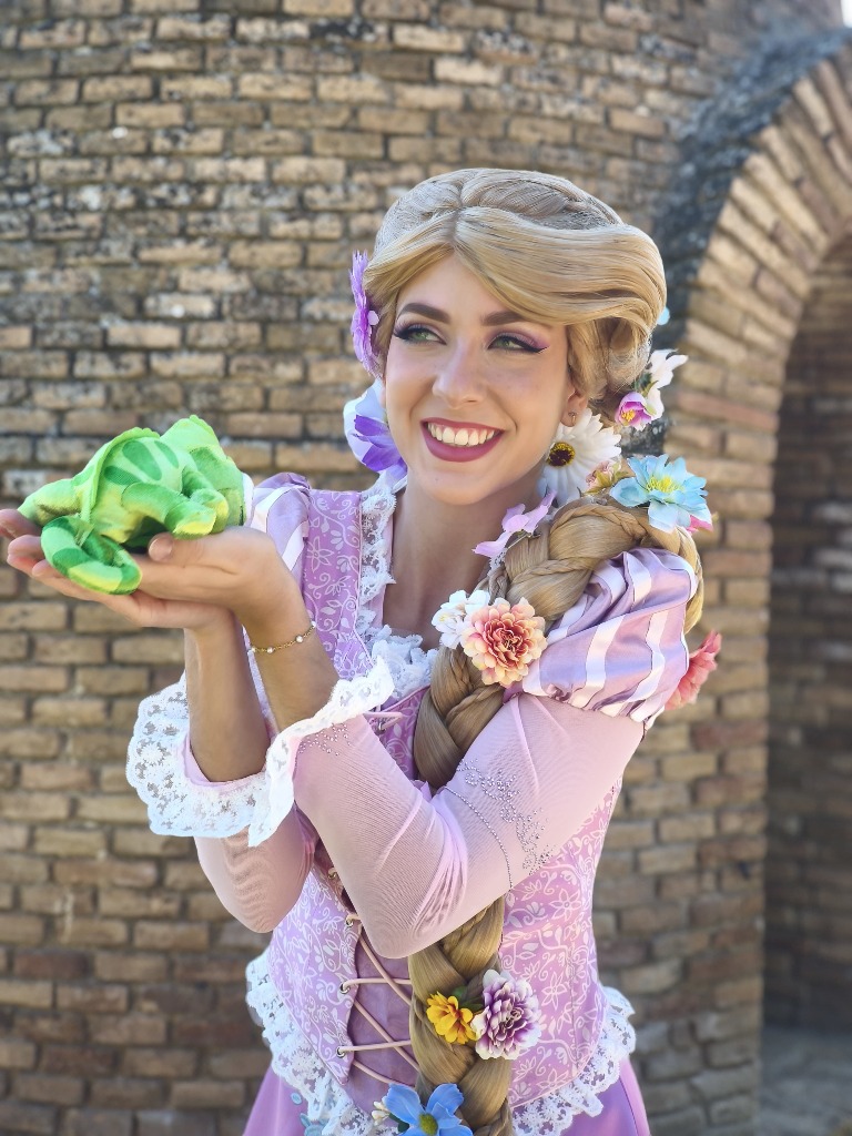Rapunzel con camaleón Pascal